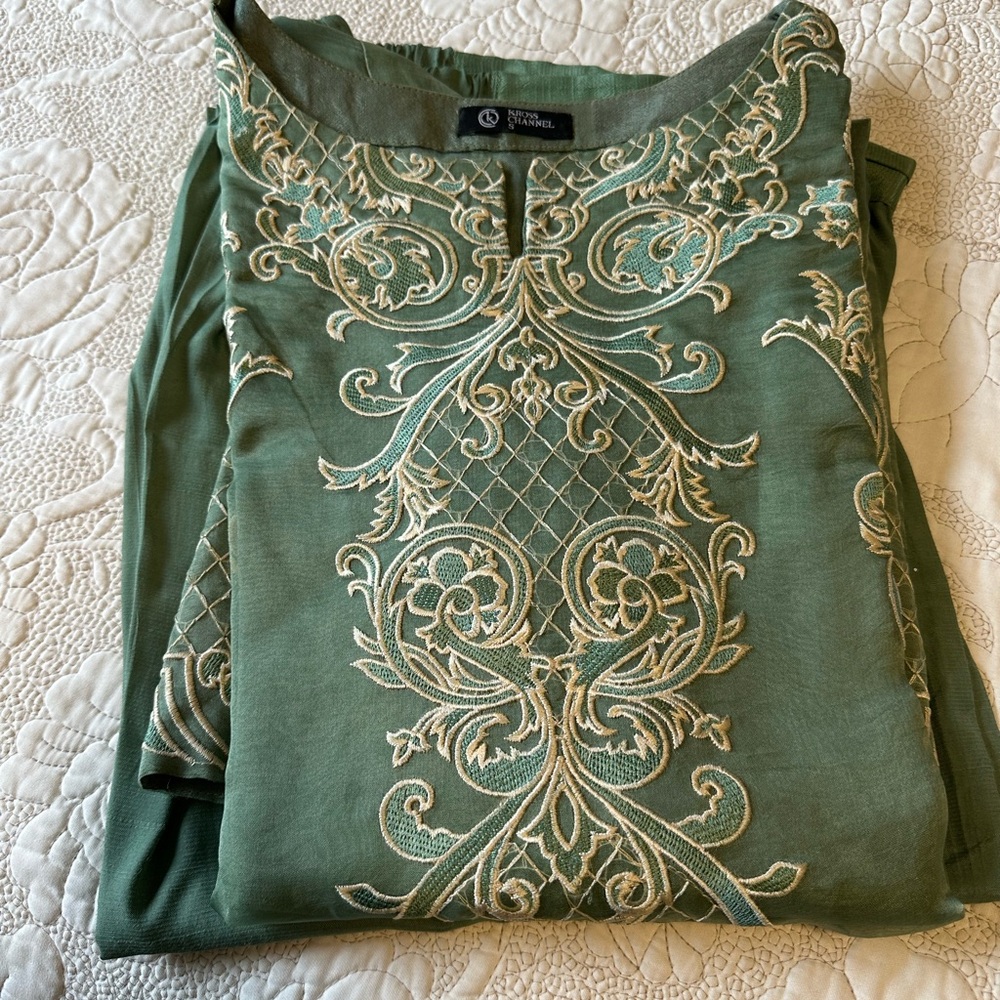 Chic Green and Cream Long Sleeve Dress